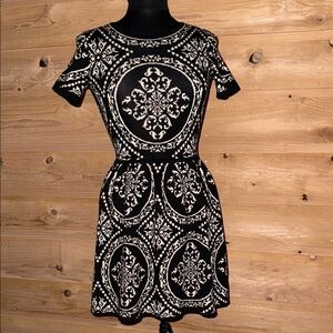 Romeo & Juliet Couture knit Black and White Sheath Mini Dress